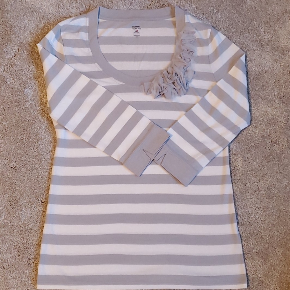 NWOT Tommy Hilfiger 3/4 length shirt